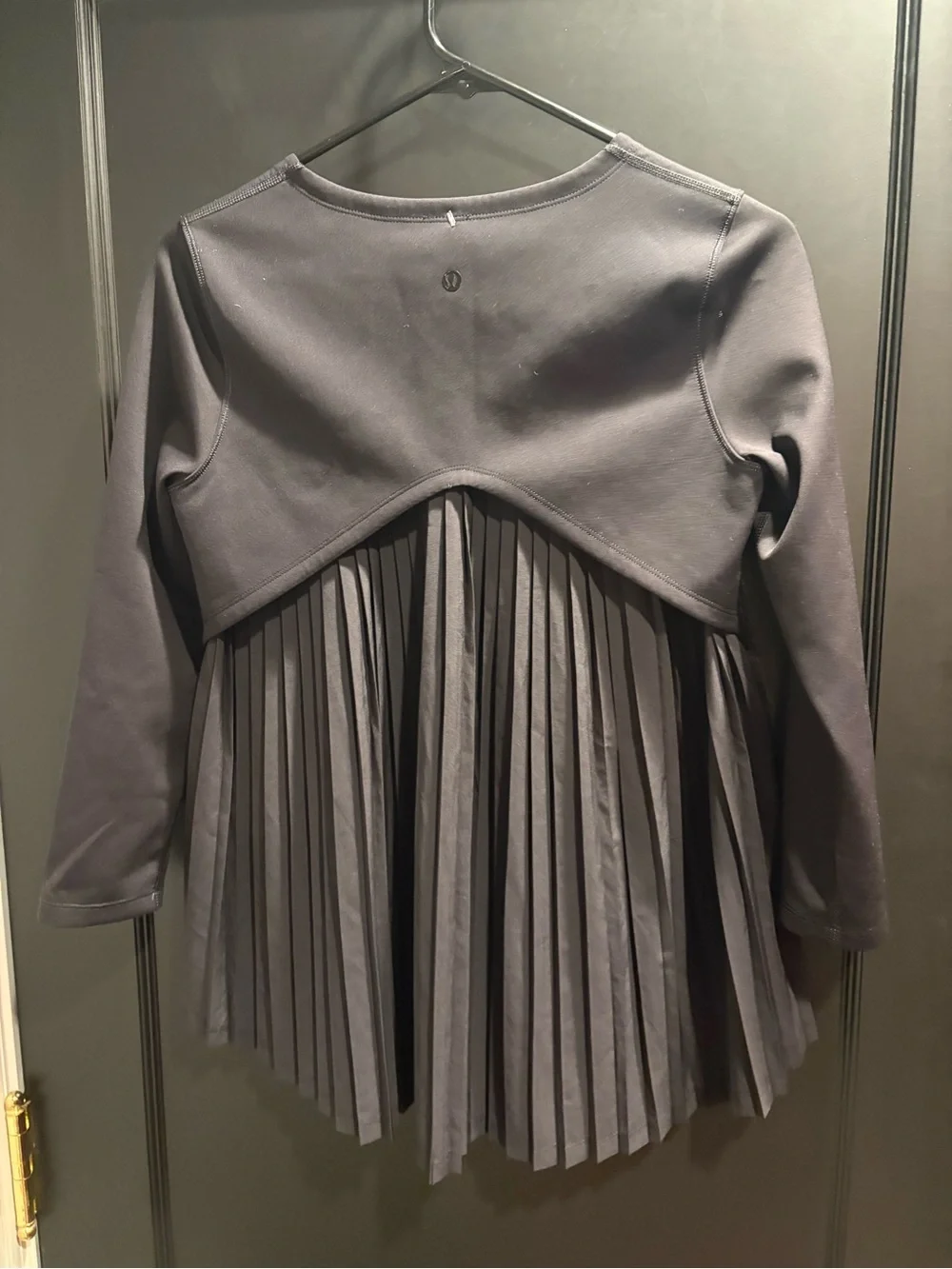 Pleated Back Black Women's shirt sweater lululemon as is scuba material small?